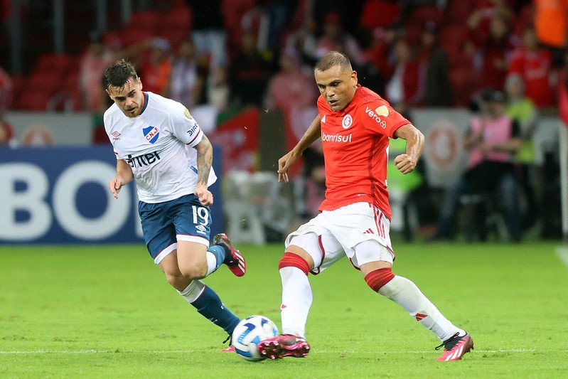 Inter ganha primeira na Libertadores com gol nos acréscimos.