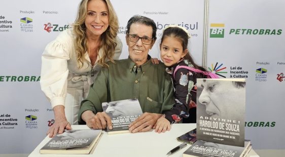 Narrador Haroldo de Souza, da Rádio Grenal, lança livro que relata seus 50 anos no rádio